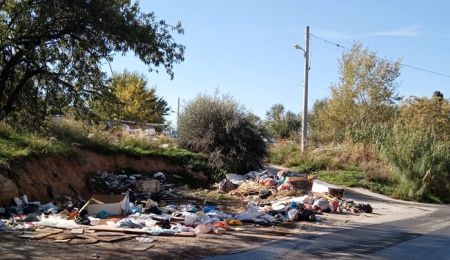 ΠΑΚΟΕ: «Παρατηρήθηκαν παρατημένα σκουπίδια στην οδό Ίριδος και Σαρανταπόρου στο Χαλάνδρι»