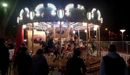 Η χριστουγεννιάτικη γιορτή στο Χαλάνδρι ξεκίνησε με το άναμμα του δέντρου