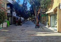 Έναρξη εργασιών αποκατάστασης φθαρμένων πλακιδίων στην οδό Χαϊμαντά στο Χαλάνδρι