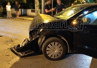 Σφοδρή σύγκρουση δύο αυτοκινήτων στο Χαλάνδρι (φωτογραφίες)
