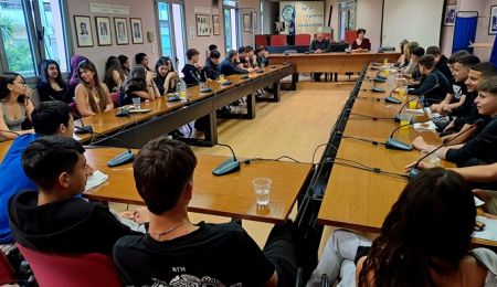 Συνάντηση του δημάρχου Σίμου Ρούσσου με μαθητές του 4ου Λυκείου Χαλανδρίου