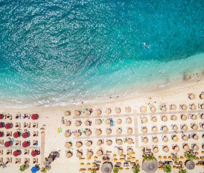 8 παραλίες με άμμο στην Αττική, ιδανικές για οικογένειες