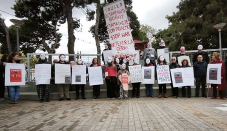 “Σταματήστε τον πόλεμο”: Αντιπολεμική διαμαρτυρία στο Χαλάνδρι
