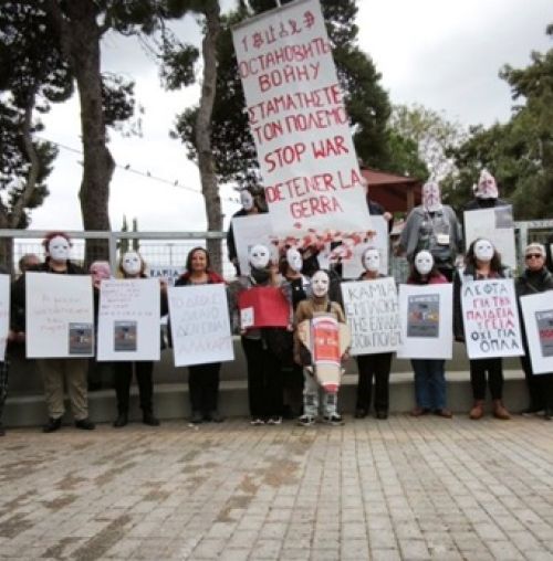 “Σταματήστε τον πόλεμο”: Αντιπολεμική διαμαρτυρία στο Χαλάνδρι