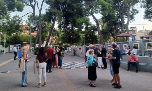 Εγκαινιάστηκε η ομαδική έκθεση “Η φωτογραφία στην Πλατεία” Χαλανδρίου
