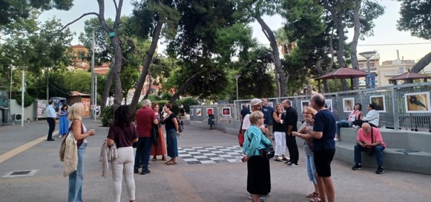 Εγκαινιάστηκε η ομαδική έκθεση “Η φωτογραφία στην Πλατεία” Χαλανδρίου