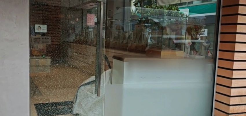 Διάρρηξη με βαριοπούλα σε κοσμηματοπωλείο στο κέντρο του Χαλανδρίου