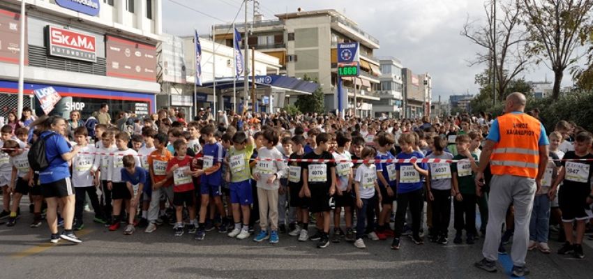Εντυπωσιακή η συμμετοχή των μαθητών του Χαλανδρίου στον αγώνα δρόμου επί της Μαραθώνιας Διαδρομής