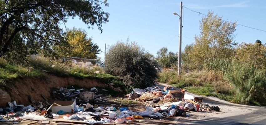 ΠΑΚΟΕ: «Παρατηρήθηκαν παρατημένα σκουπίδια στην οδό Ίριδος και Σαρανταπόρου στο Χαλάνδρι»