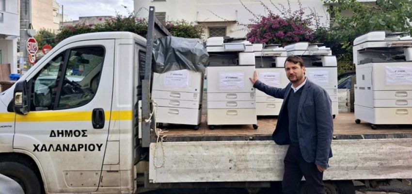 Ο Δήμος Χαλανδρίου αναβαθμίζει τον τεχνολογικό εξοπλισμό του ενισχύοντας παράλληλα τα σχολεία της πόλης