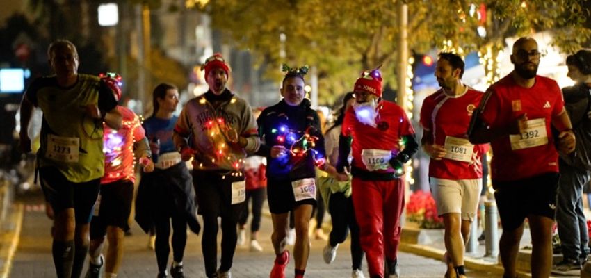 Το Χαλάνδρι έτρεξε στη μαγεία των Χριστουγέννων – 800 δρομείς στο 5ο Run the Christmas Night @ Chalandri
